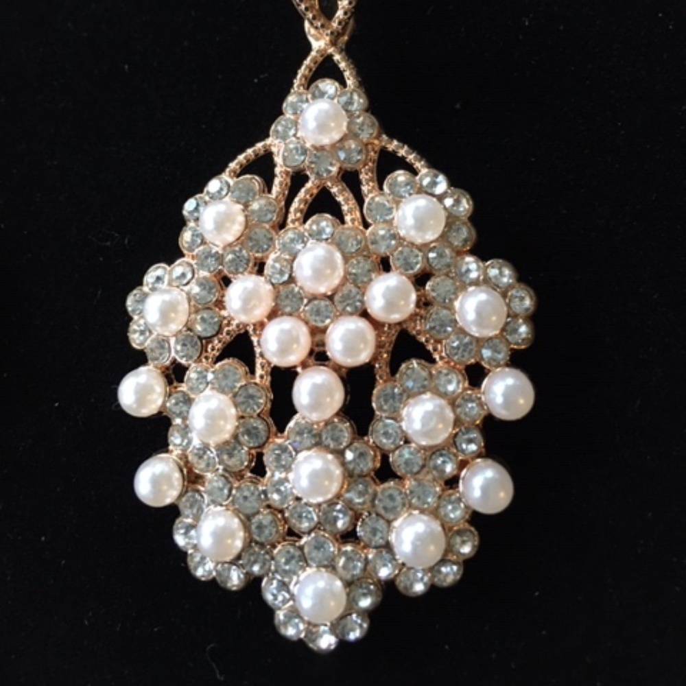 Stunning Pearl Fashion Earrings - Picture 2 of 3